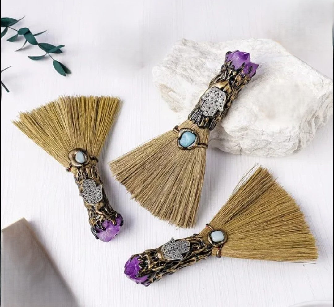 Weepingwood: Part 1 RAW CRYSTAL Magic Witch’s BROOM – Item S
