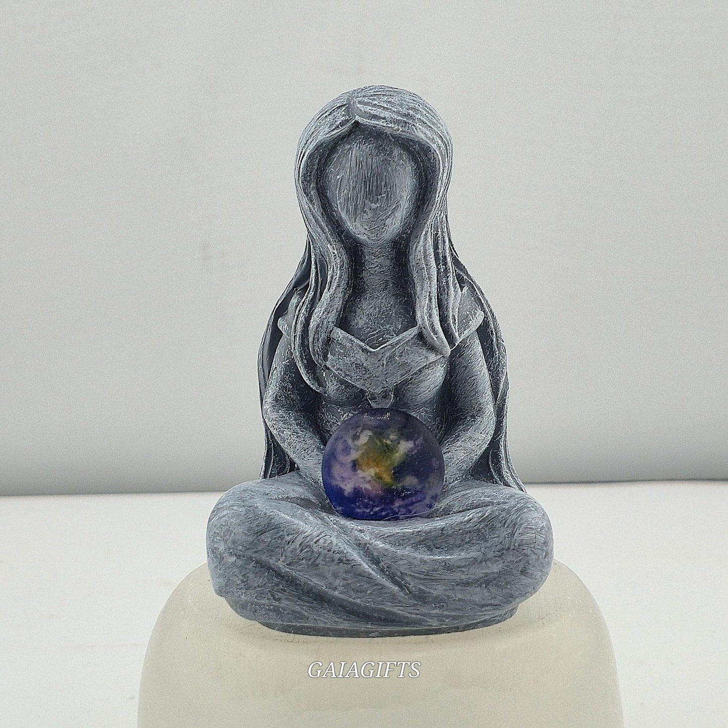 Aligned with Earth – Exclusive Crystal SCULPTURES & THINGS - Item AP