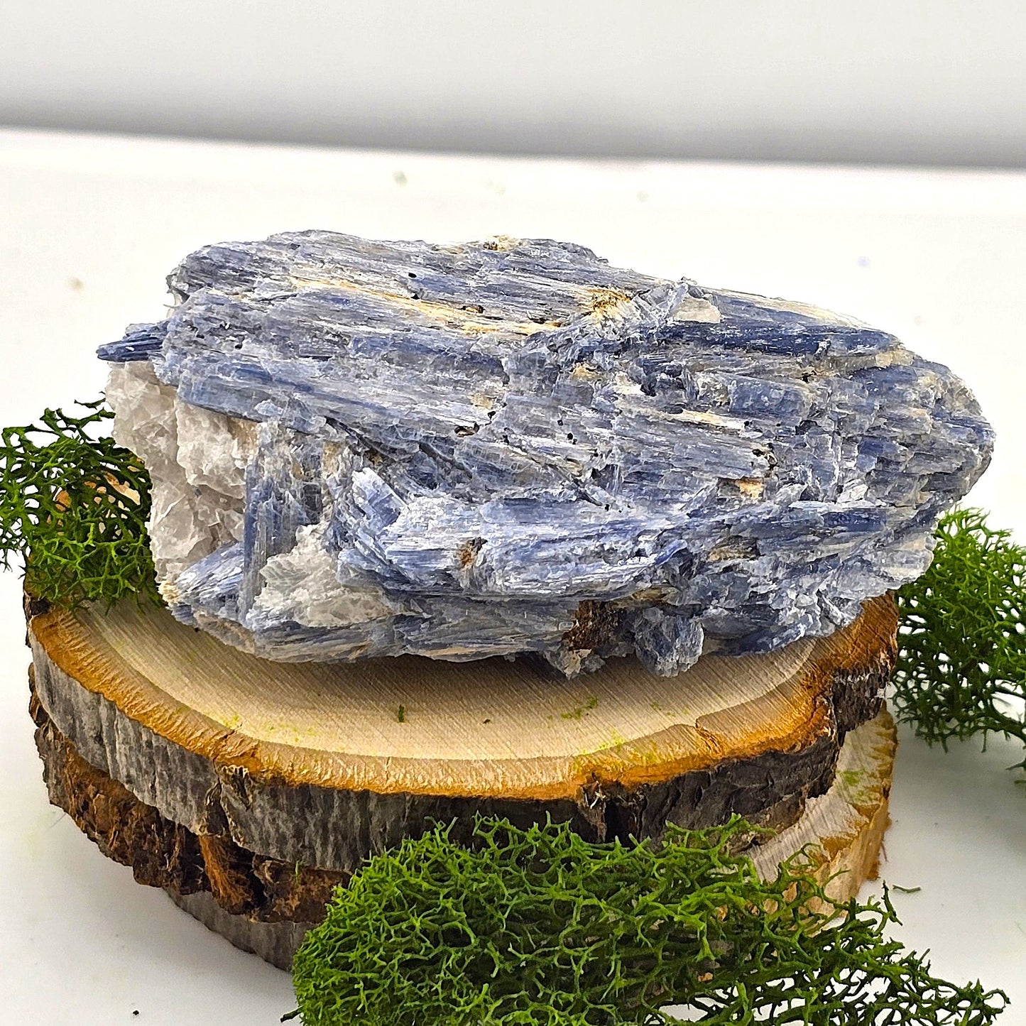 Aligned with Earth – Exclusive Crystal SCULPTURES & THINGS - Item AP