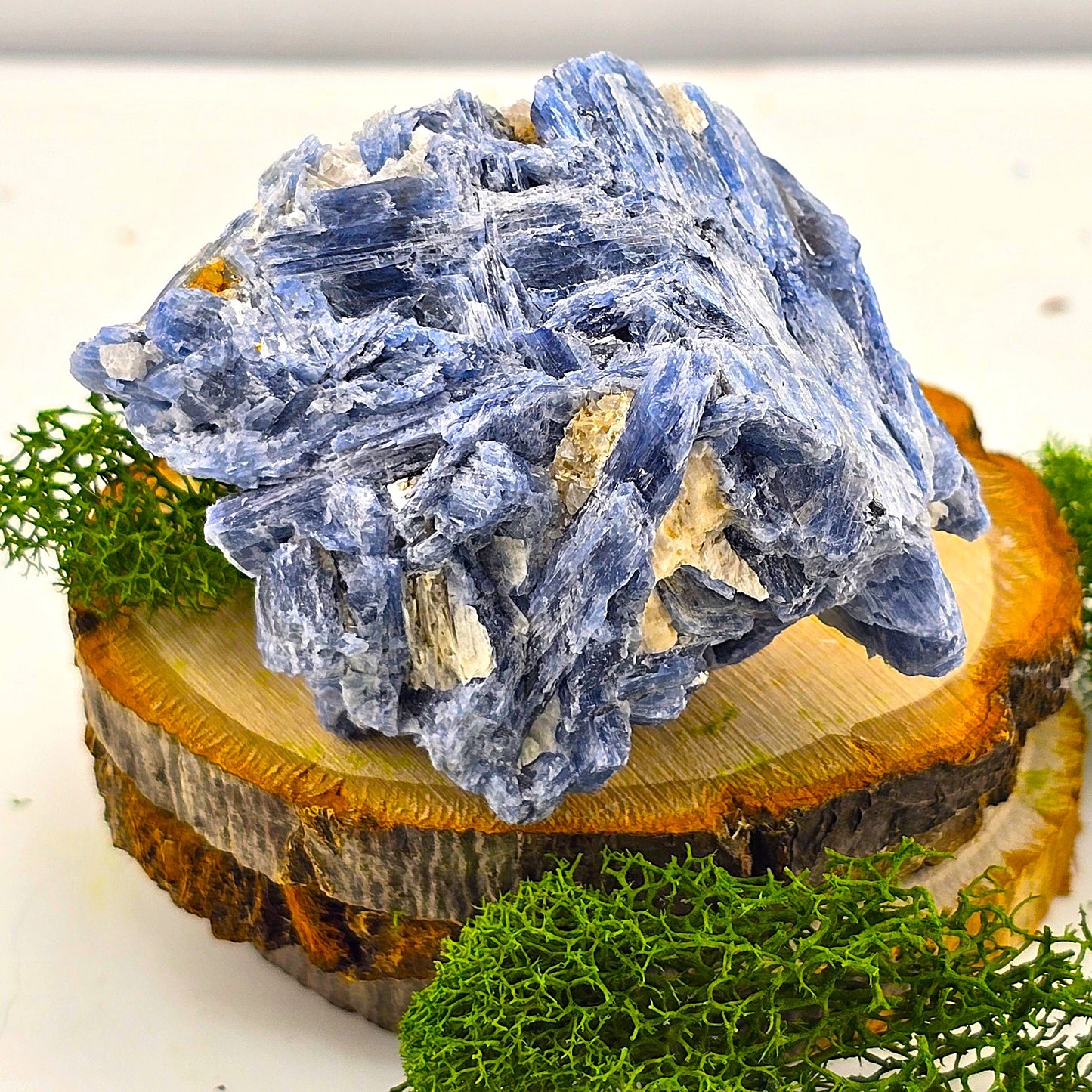 Aligned with Earth – Exclusive Crystal SCULPTURES & THINGS - Item AP