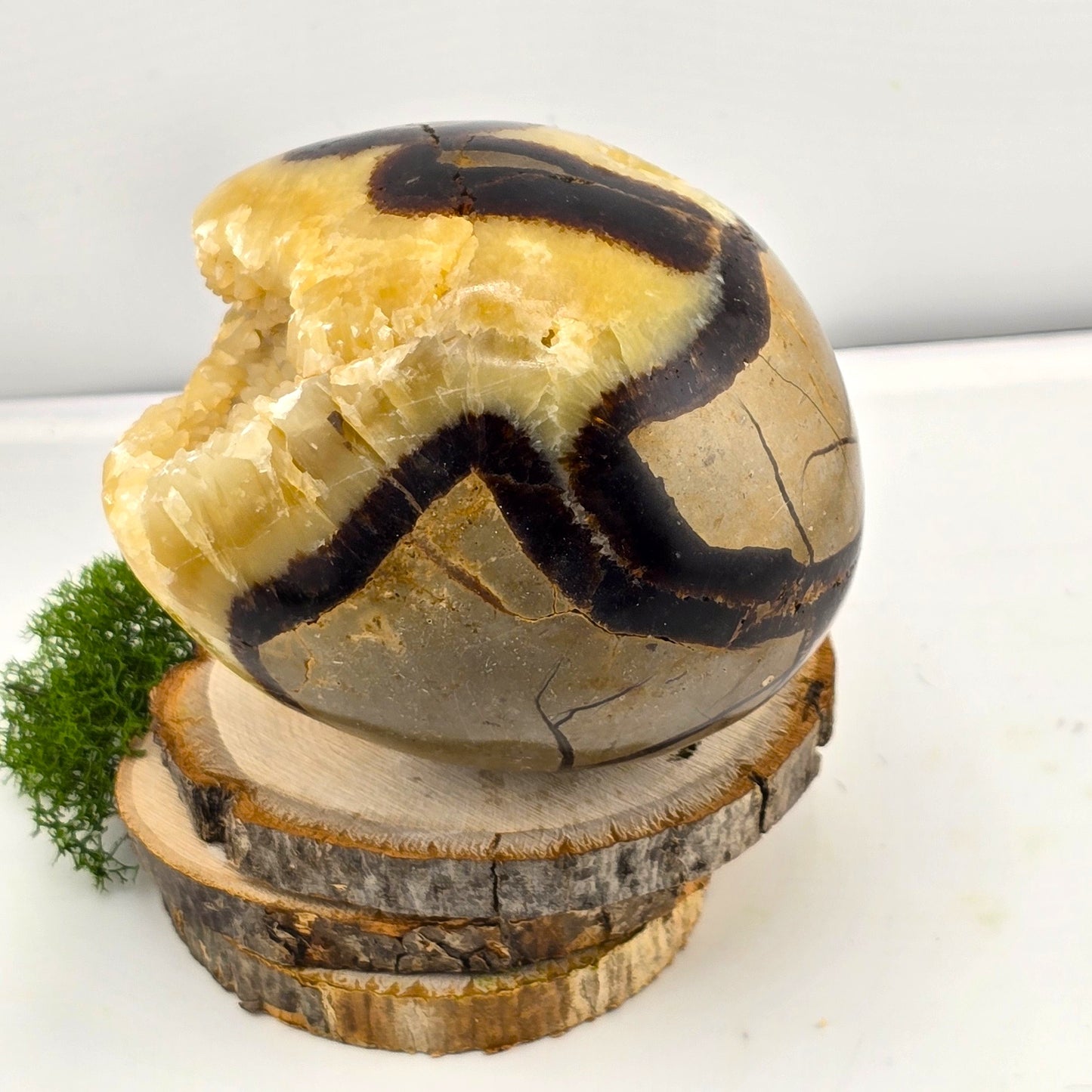 Aligned with Earth – Exclusive Crystal SCULPTURES & THINGS - Item AP