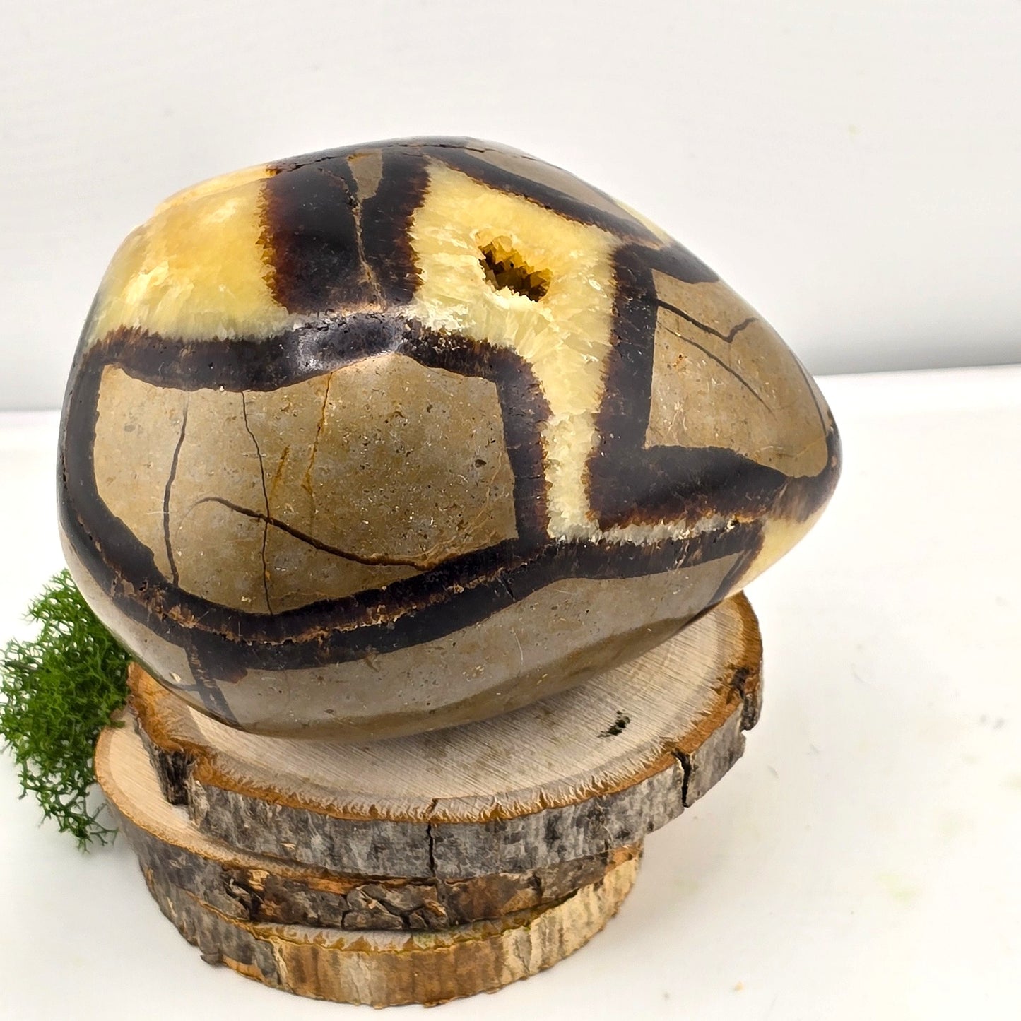Aligned with Earth – Exclusive Crystal SCULPTURES & THINGS - Item AP