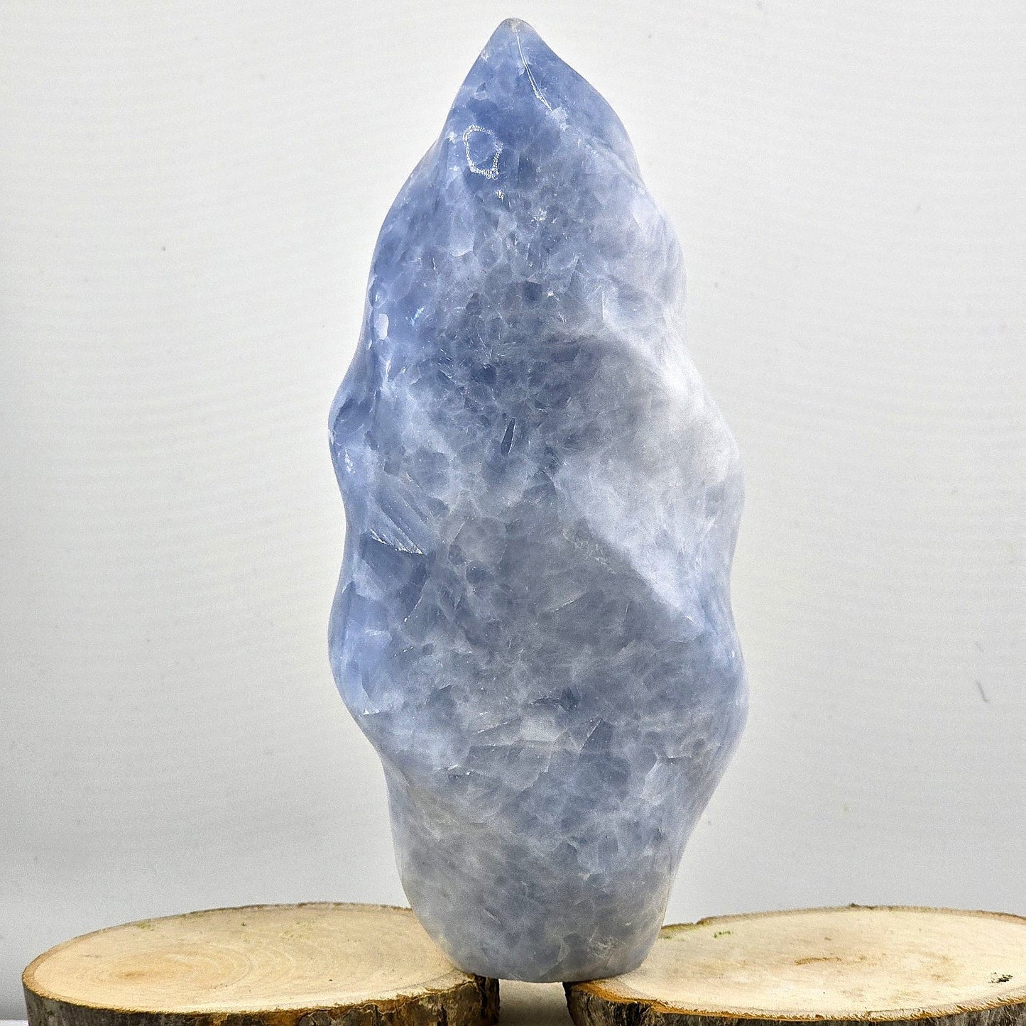 Aligned with Earth – Exclusive Crystal SCULPTURES & THINGS - Item AP