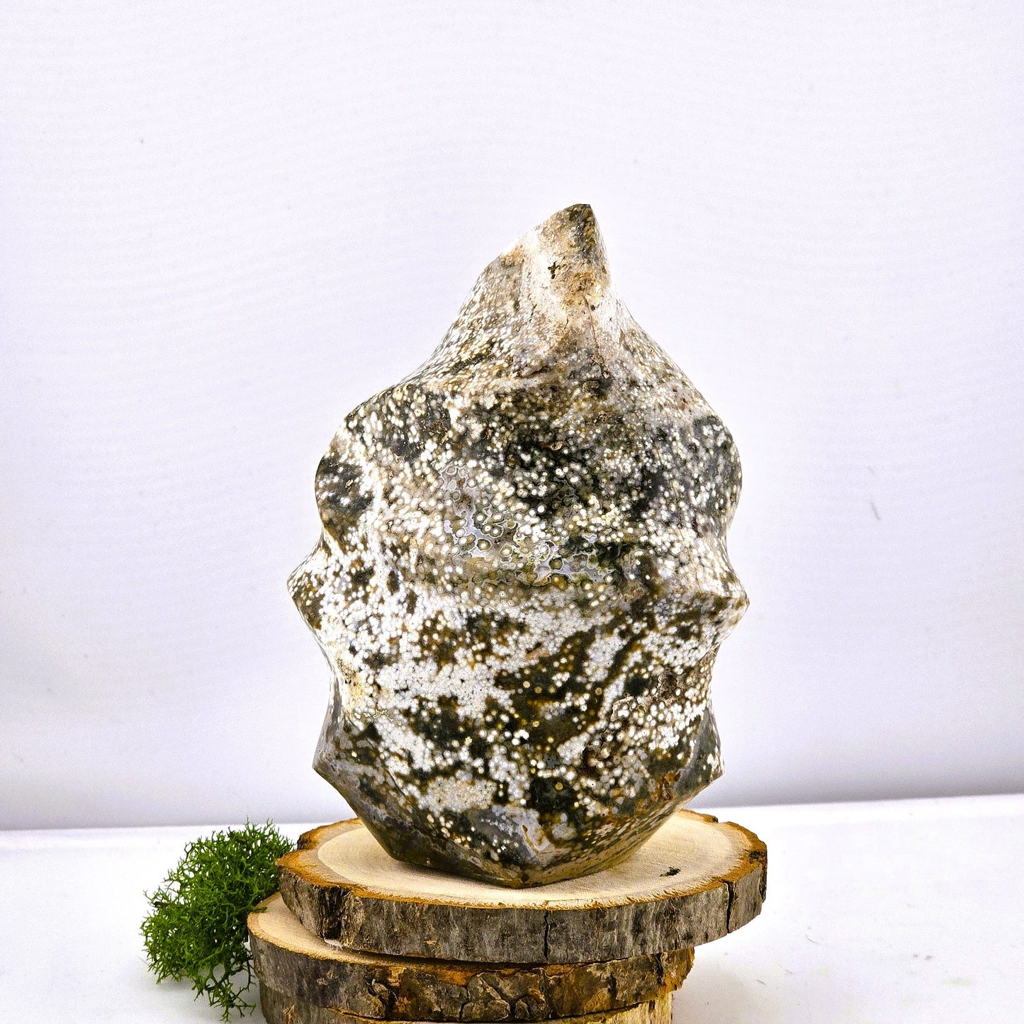 Aligned with Earth – Exclusive Crystal SCULPTURES & THINGS - Item AP