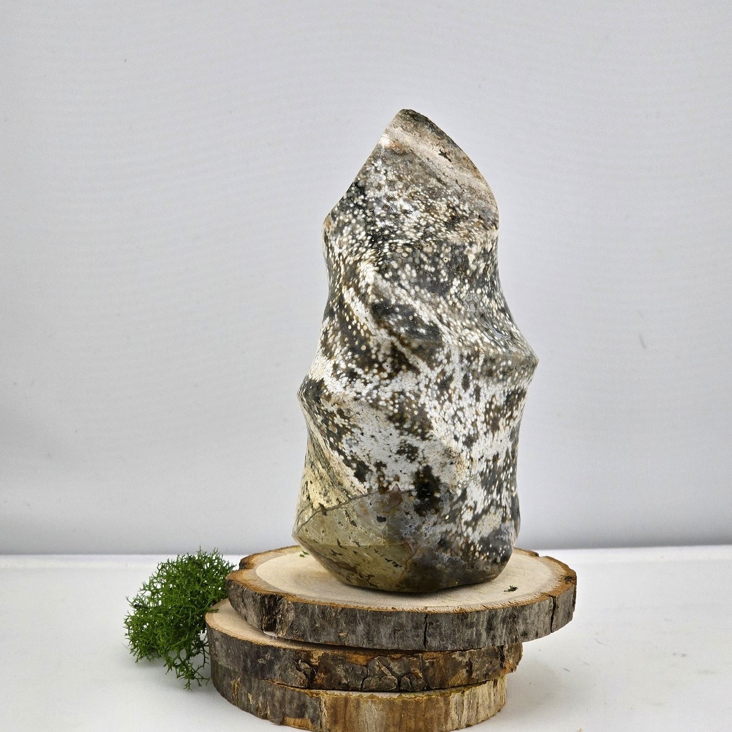 Aligned with Earth – Exclusive Crystal SCULPTURES & THINGS - Item AP