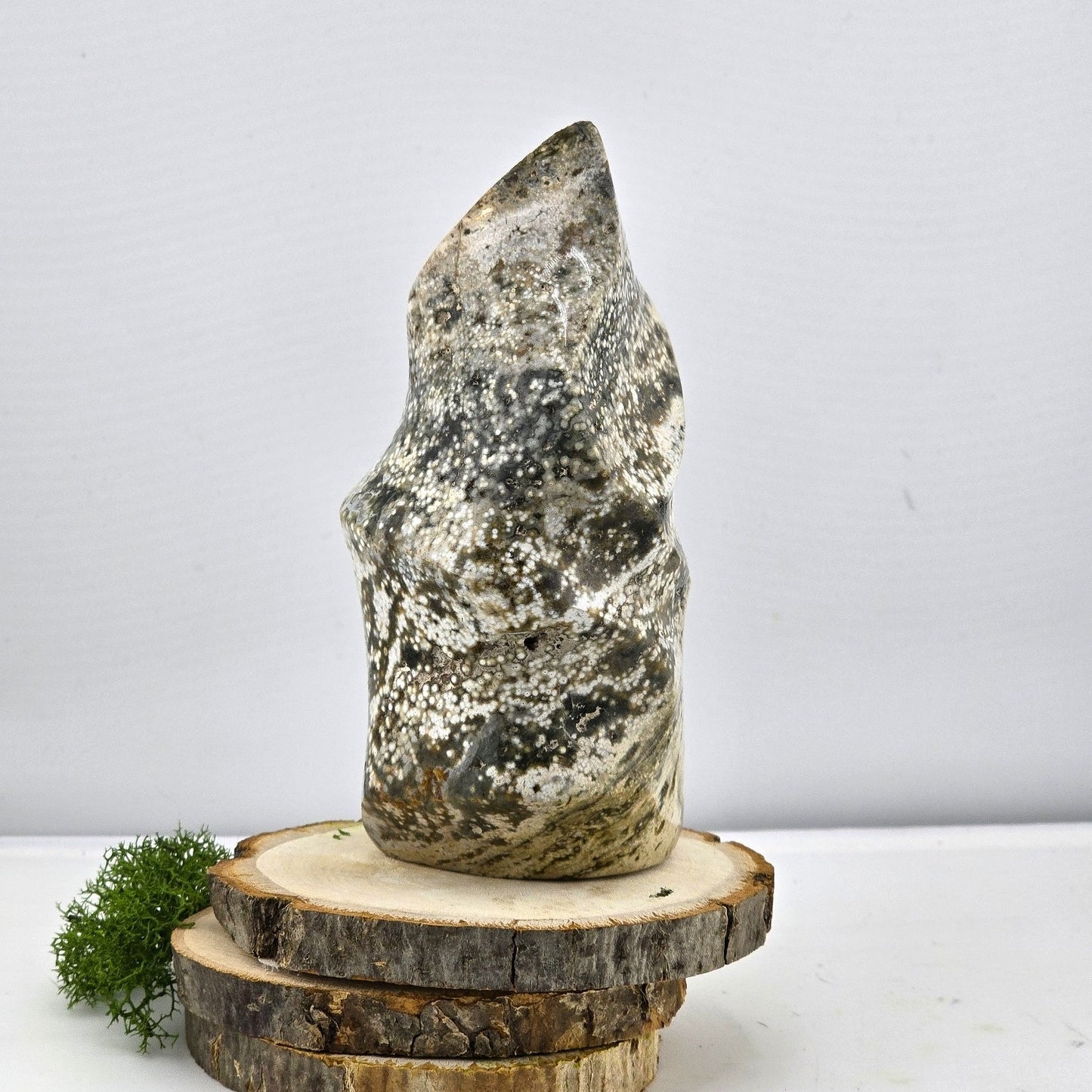 Aligned with Earth – Exclusive Crystal SCULPTURES & THINGS - Item AP