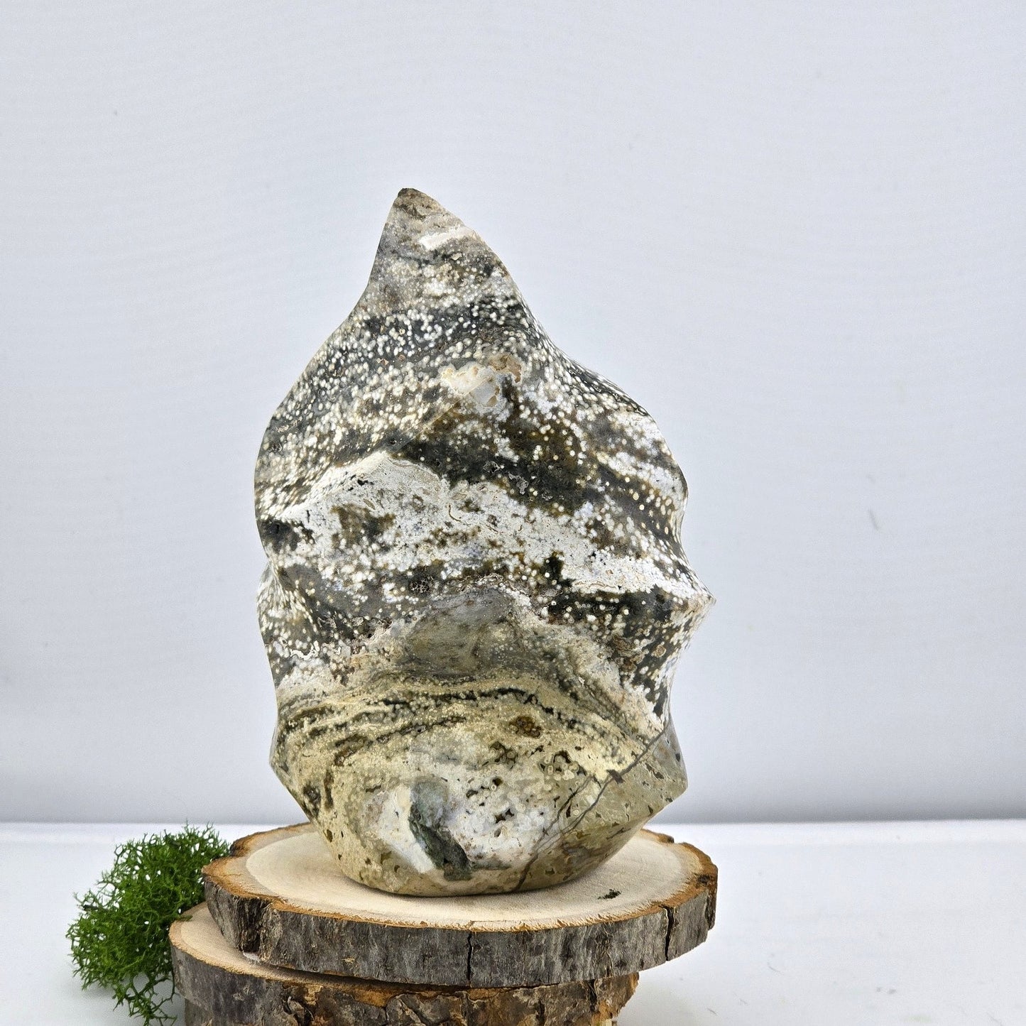Aligned with Earth – Exclusive Crystal SCULPTURES & THINGS - Item AP