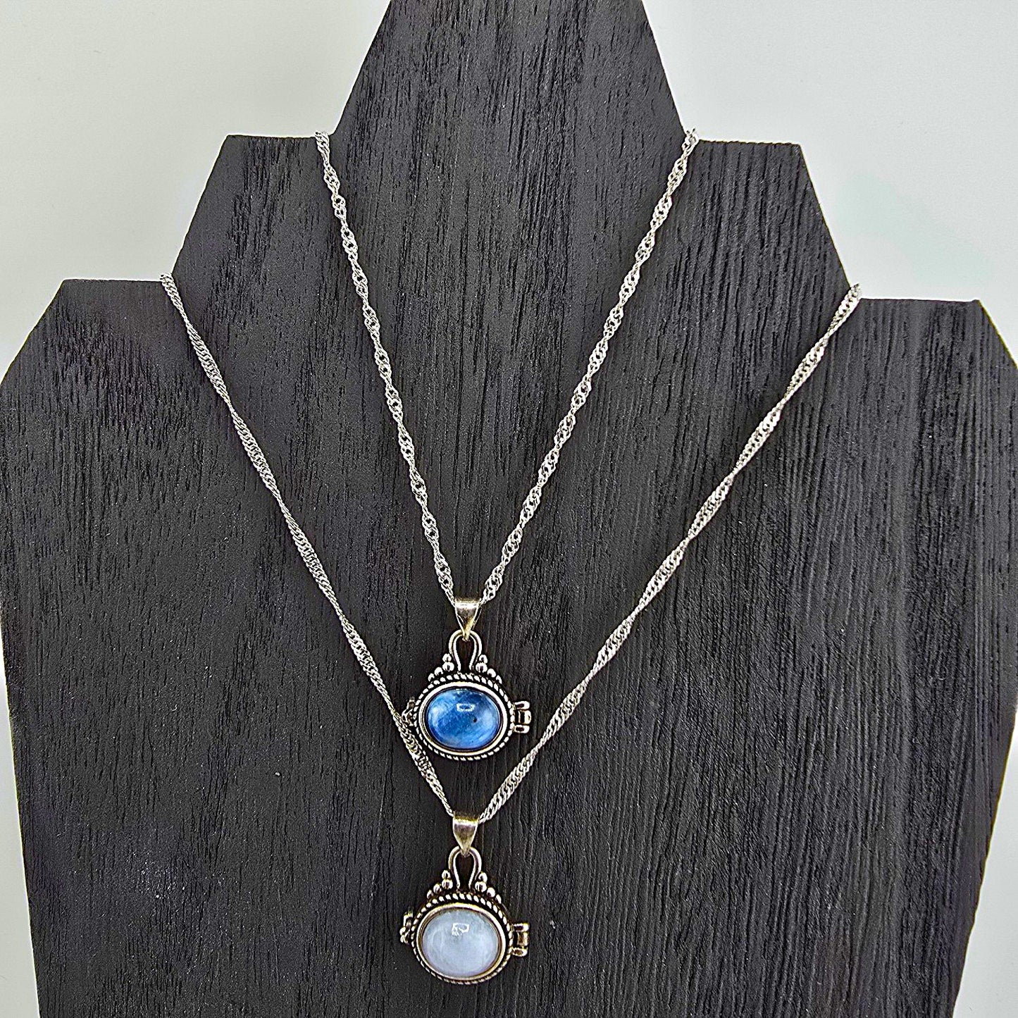 Glimmering PART 3 - Crystal NECKLACE & PENDANT (Silver / Yellow Metal) – Item AZ