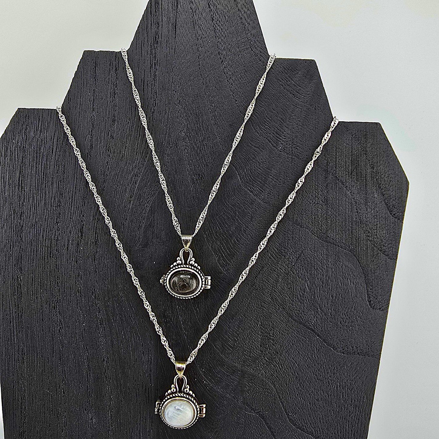 Glimmering PART 3 - Crystal NECKLACE & PENDANT (Silver / Yellow Metal) – Item AZ