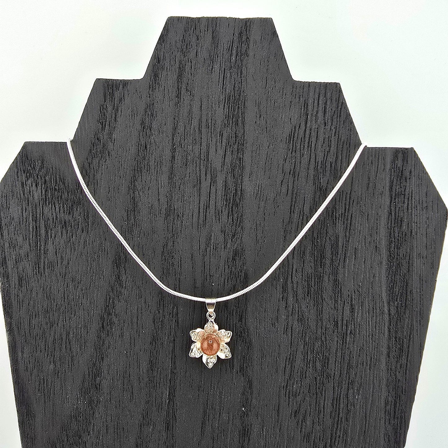Glimmering PART 1 - Crystal NECKLACE & PENDANT (Silver / Yellow Metal) – Item AZ