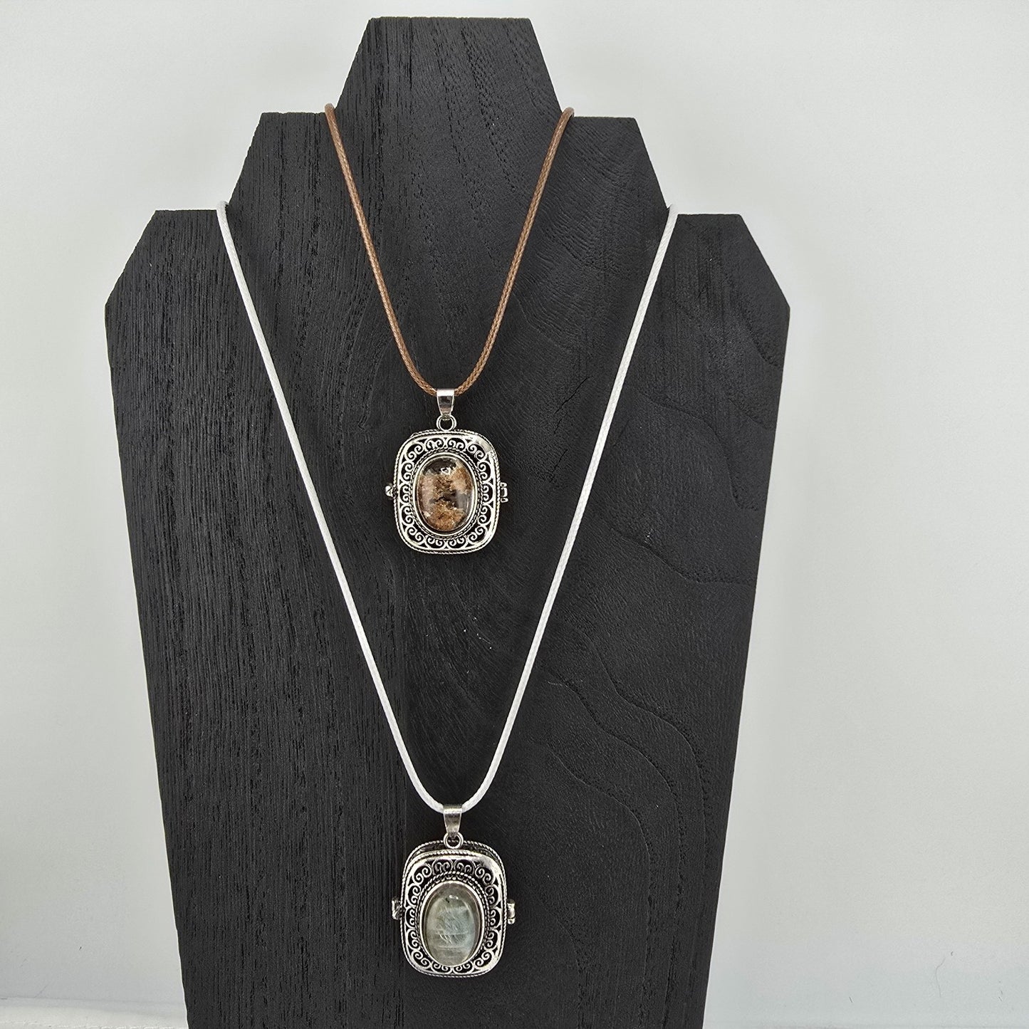 Glimmering PART 3 - Crystal NECKLACE & PENDANT (Silver / Yellow Metal) – Item AZ