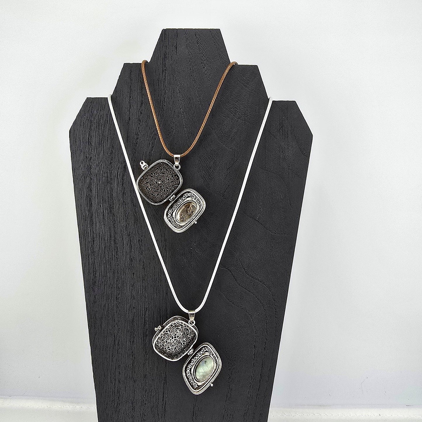 Glimmering PART 3 - Crystal NECKLACE & PENDANT (Silver / Yellow Metal) – Item AZ